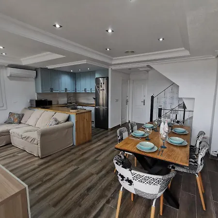 Spacious With Private Pool And Views *