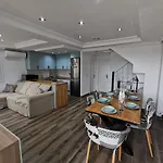 Spacious With Private Pool And Views *