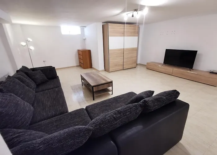 Spacious With Private Pool And Views