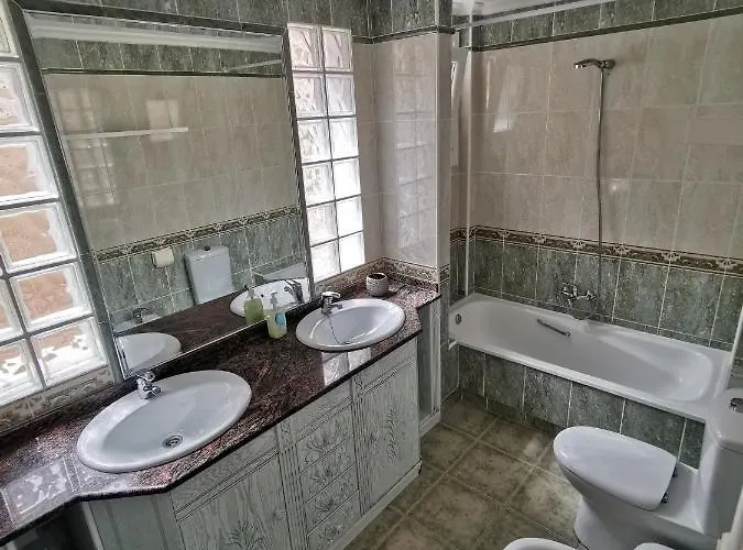 Villa Spacious With Private Pool And Views