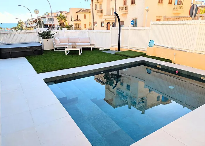 Spacious With Private Pool And Views Villa *
